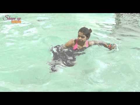 2 Power Moves to get fit in the pool – water aerobics exercises for core workout and cardio burn