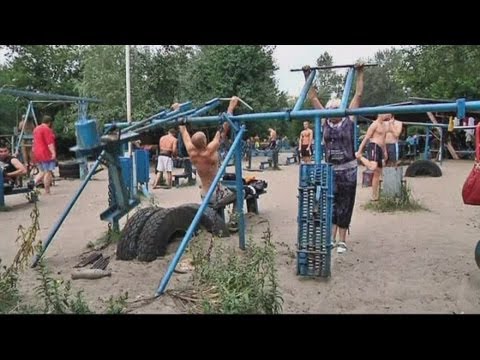 Hardcore outdoor gym in Kiev has equipment made from WWII tanks